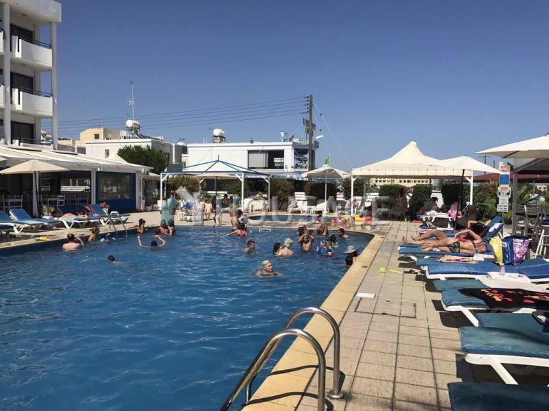Отель, гостиница в Ларнаке, Кипр, 2 700 м2 - фото 1