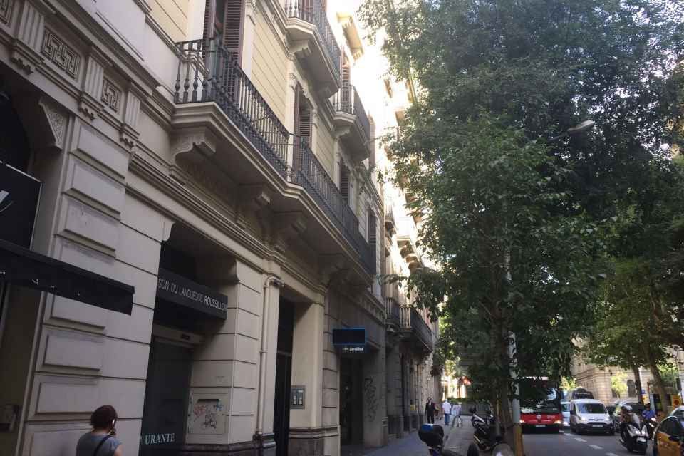 Коммерческая недвижимость в Барселоне, Испания, 706 м2 - фото 1