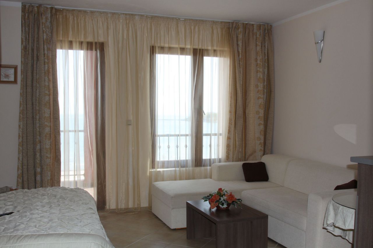 Апартаменты в Царево, Болгария, 63 м2 - фото 1