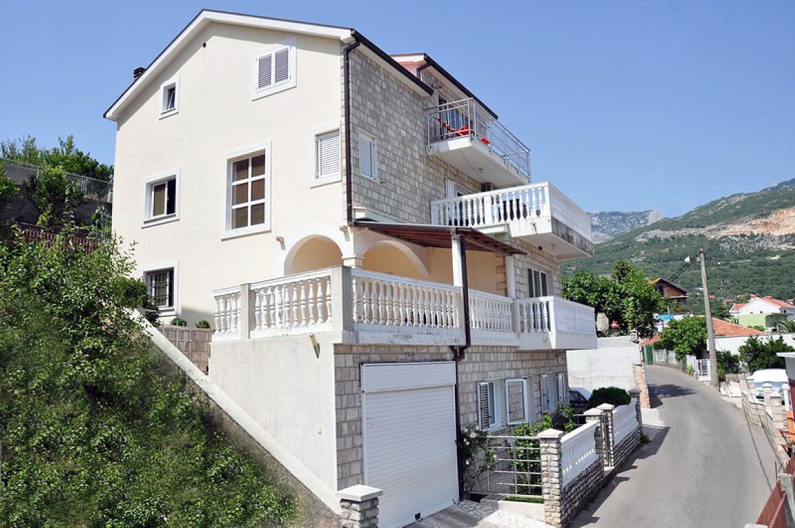 Дом в Херцег-Нови, Черногория, 320 м2 - фото 1