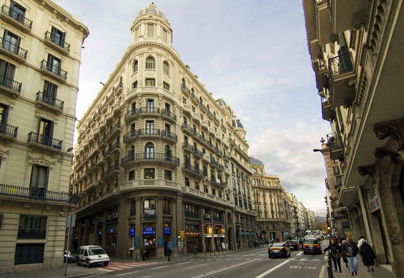 Коммерческая недвижимость в Барселоне, Испания, 2 690 м2 - фото 1