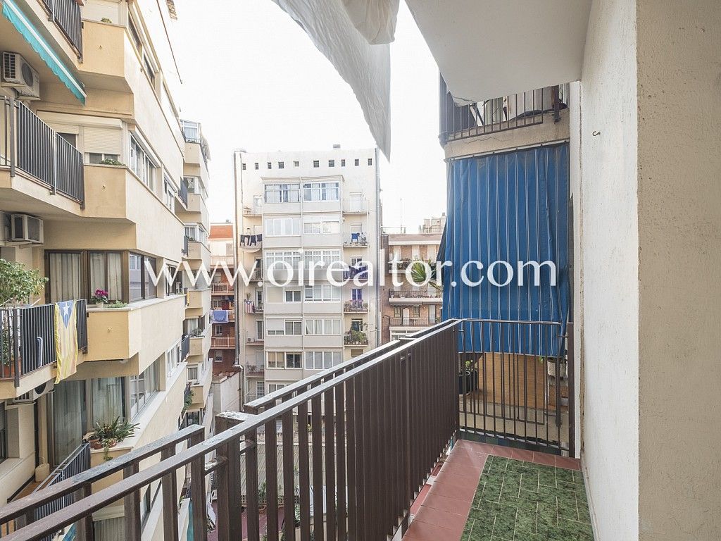Коммерческая недвижимость в Барселоне, Испания, 2 451 м2 - фото 1
