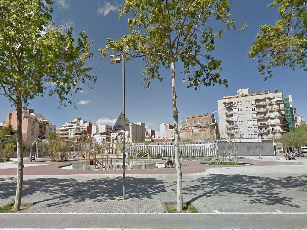 Земля в Барселоне, Испания - фото 1