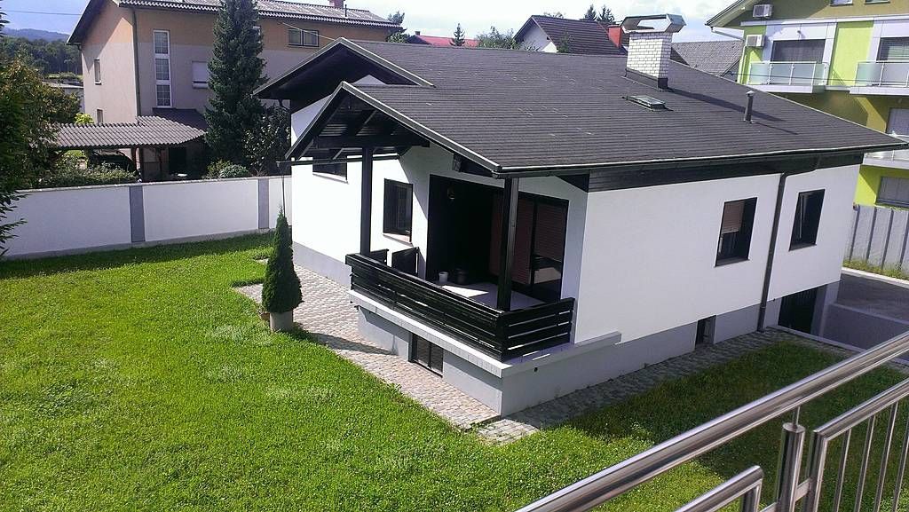 Коммерческая недвижимость в Бежиграде, Словения, 820 м2 - фото 1