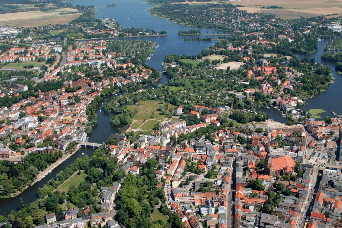 Коммерческая недвижимость в Бранденбурге-на-Хафеле, Германия, 2 021 м2 - фото 1
