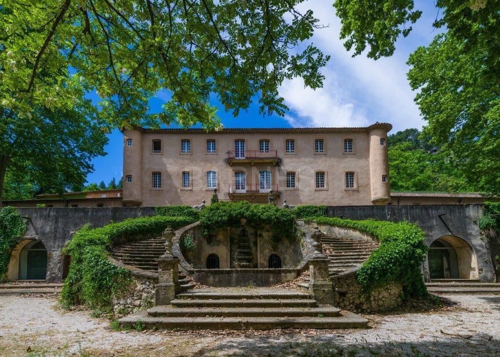 Замок в Экс-ан-Прованс, Франция, 3 330 м2 - фото 1