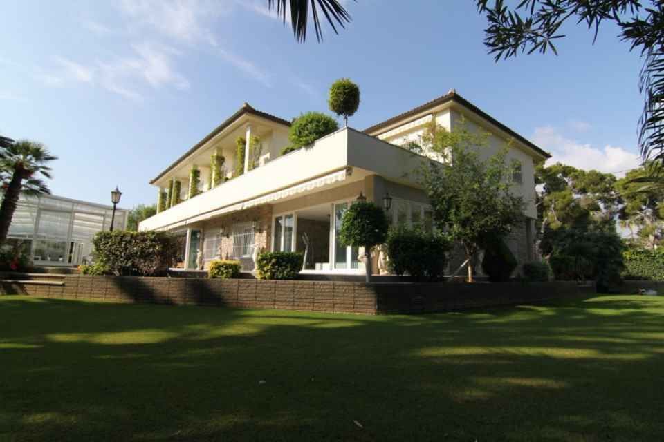 Вилла Коста дель Гарраф, Испания, 750 м² - фото 1