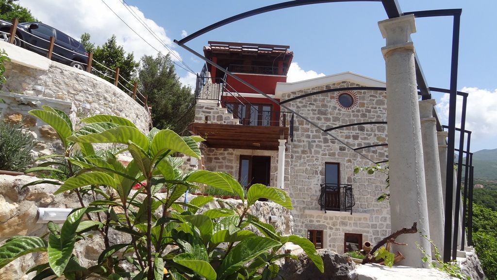 Вилла в Тивате, Черногория, 120 м2 - фото 1