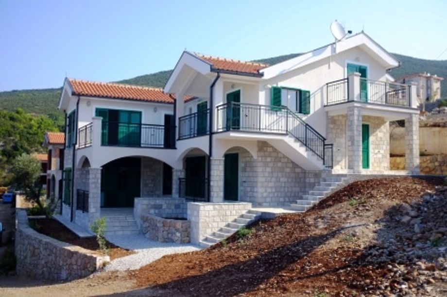Дом в Тивате, Черногория, 300 м2 - фото 1