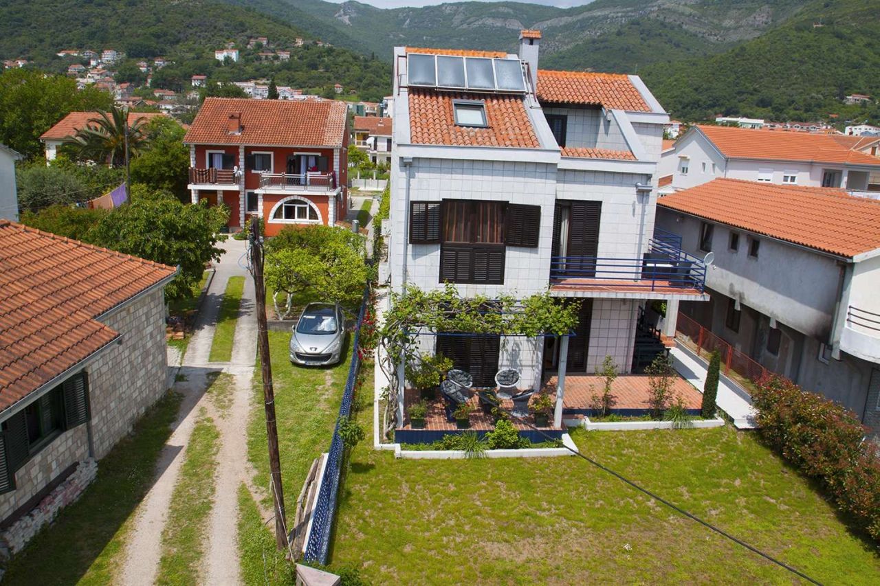 Дом в Биеле, Черногория, 290 м2 - фото 1