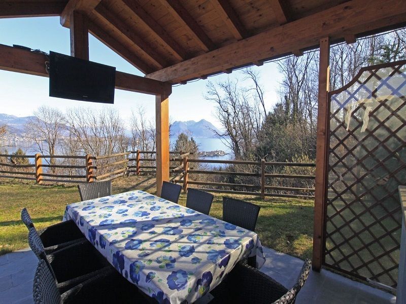 Вилла у озера Маджоре, Италия, 275 м2 - фото 1