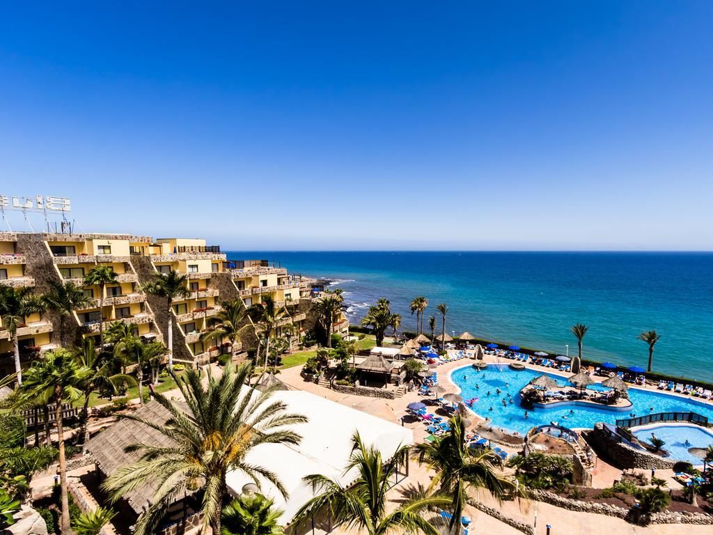 Отель, гостиница Канарские острова, Испания, 70 000 м2 - фото 1