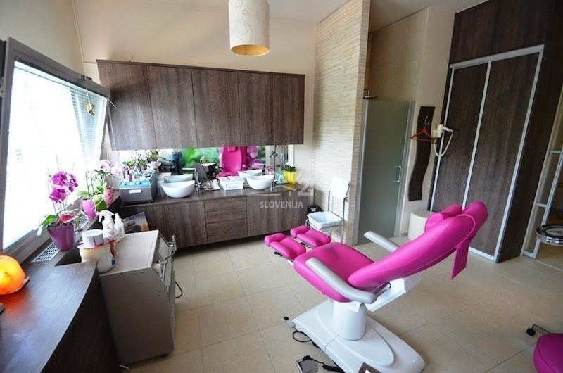 Коммерческая недвижимость в Копере, Словения, 44 м² - фото 1