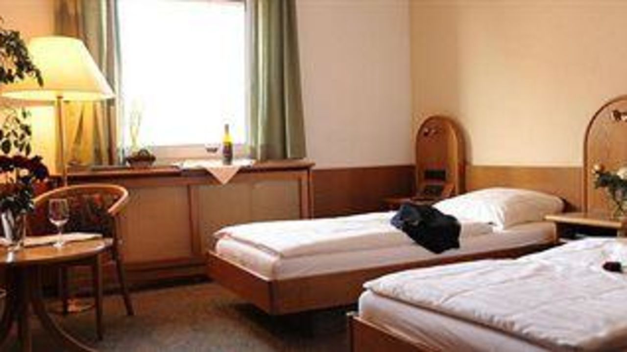 Отель, гостиница во Франкфурте-на-Майне, Германия, 1 020 м2 - фото 1