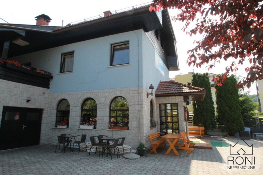 Кафе, ресторан в Медводе, Словения, 400 м2 - фото 1