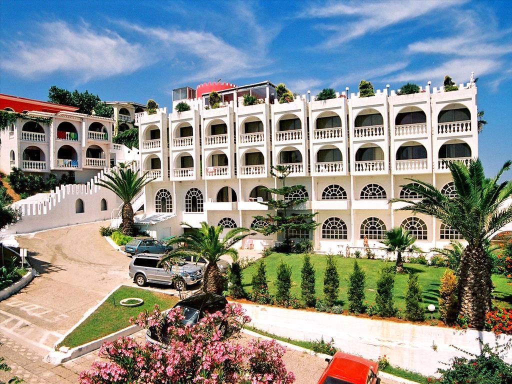 Отель, гостиница в Патрах, Греция, 2 000 м2 - фото 1