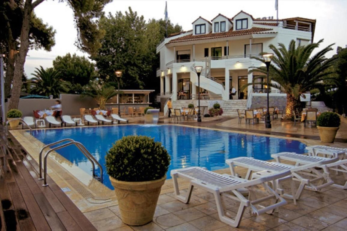 Отель, гостиница в Патрах, Греция, 4 000 м2 - фото 1