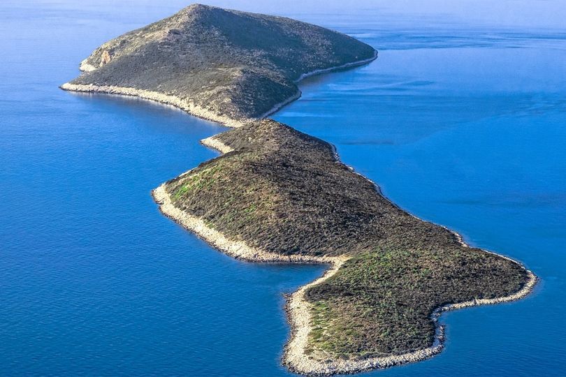 Остров на Поросе, Греция, 983 000 м2 - фото 1