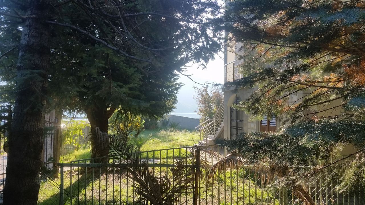 Вилла в Каменари, Черногория, 260 м2 - фото 1