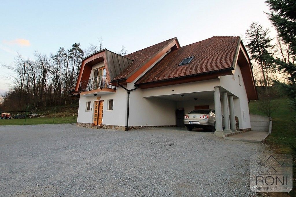 Дом в Врхнике, Словения, 280 м2 - фото 1