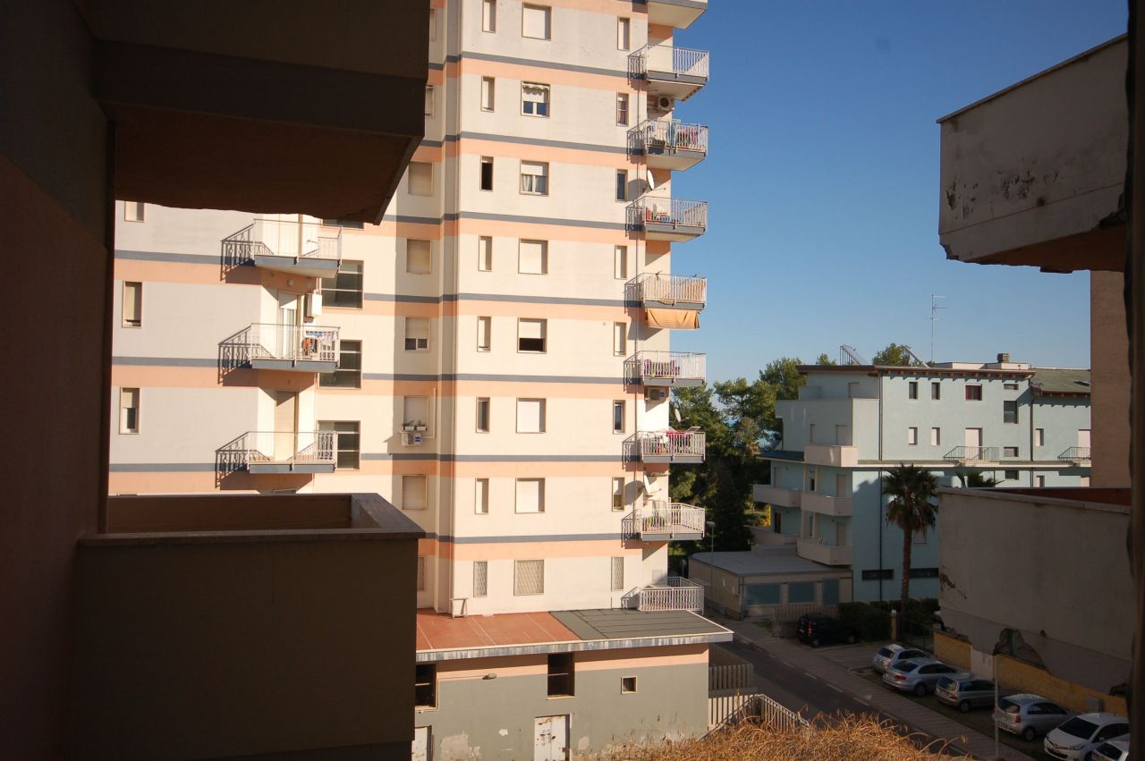 Апартаменты в Пескаре, Италия, 49 м2 - фото 1
