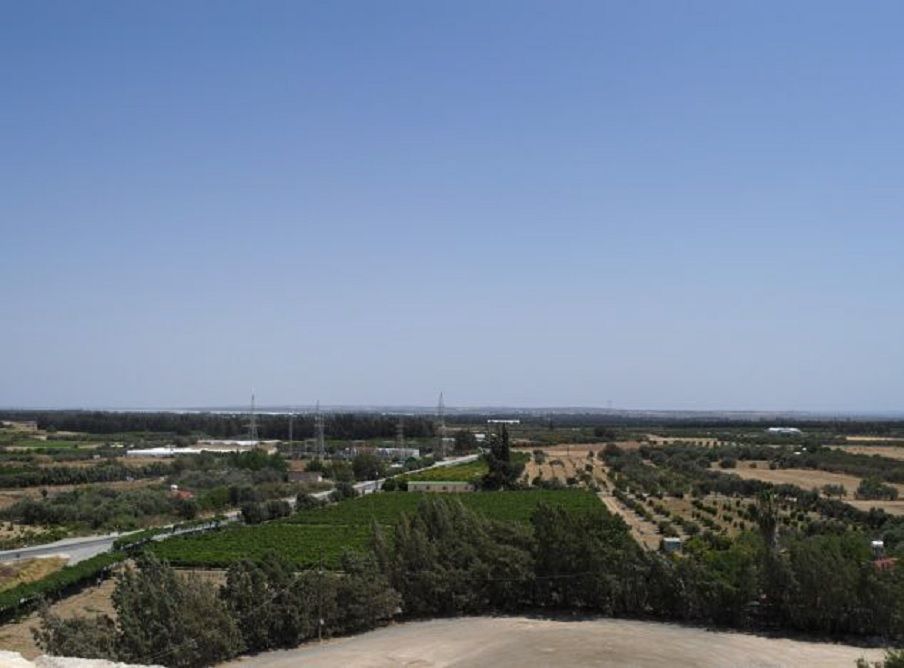 Земля в Лимасоле, Кипр, 9 999 м2 - фото 1