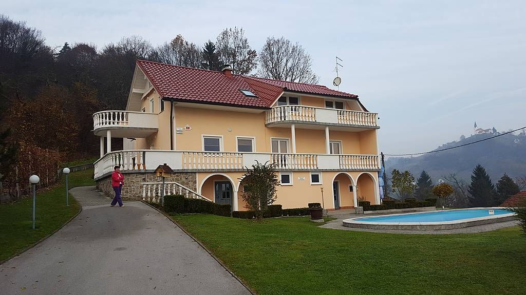 Отель, гостиница в Подчетртеке, Словения, 380 м2 - фото 1
