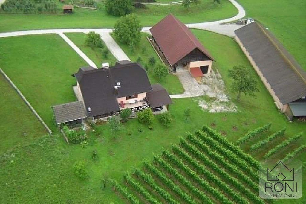 Ферма в Целе, Словения, 280 м2 - фото 1