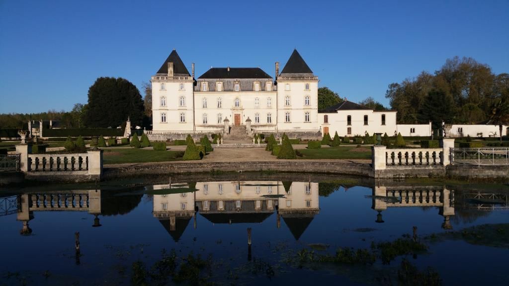 Замок в Шаранте, Франция, 1 823 м2 - фото 1