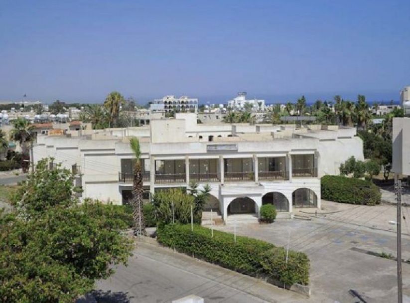 Коммерческая недвижимость в Ларнаке, Кипр, 2 368 м2 - фото 1