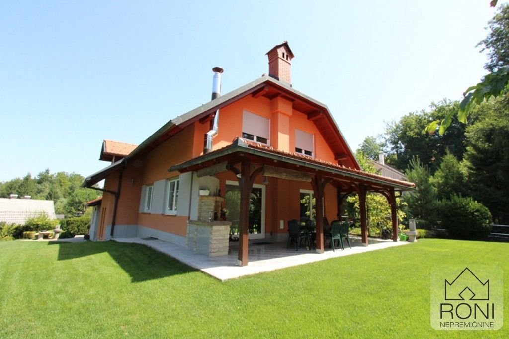 Дом в Шкофльице, Словения, 340 м2 - фото 1