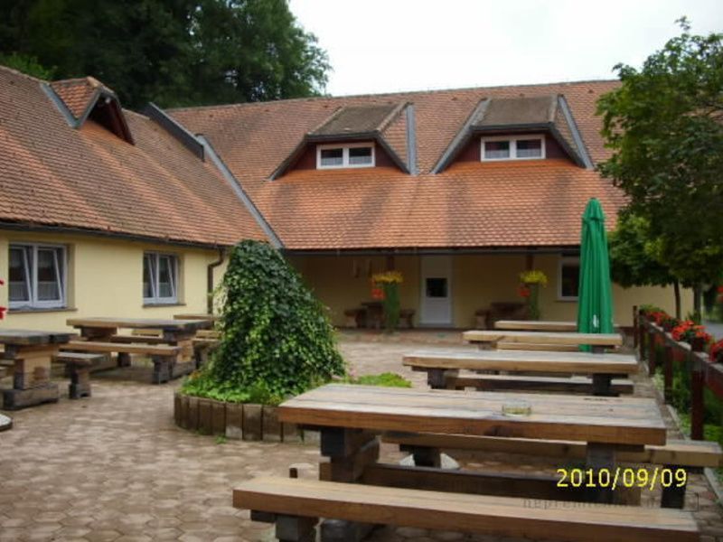 Отель, гостиница в Птуе, Словения, 900 м² - фото 1