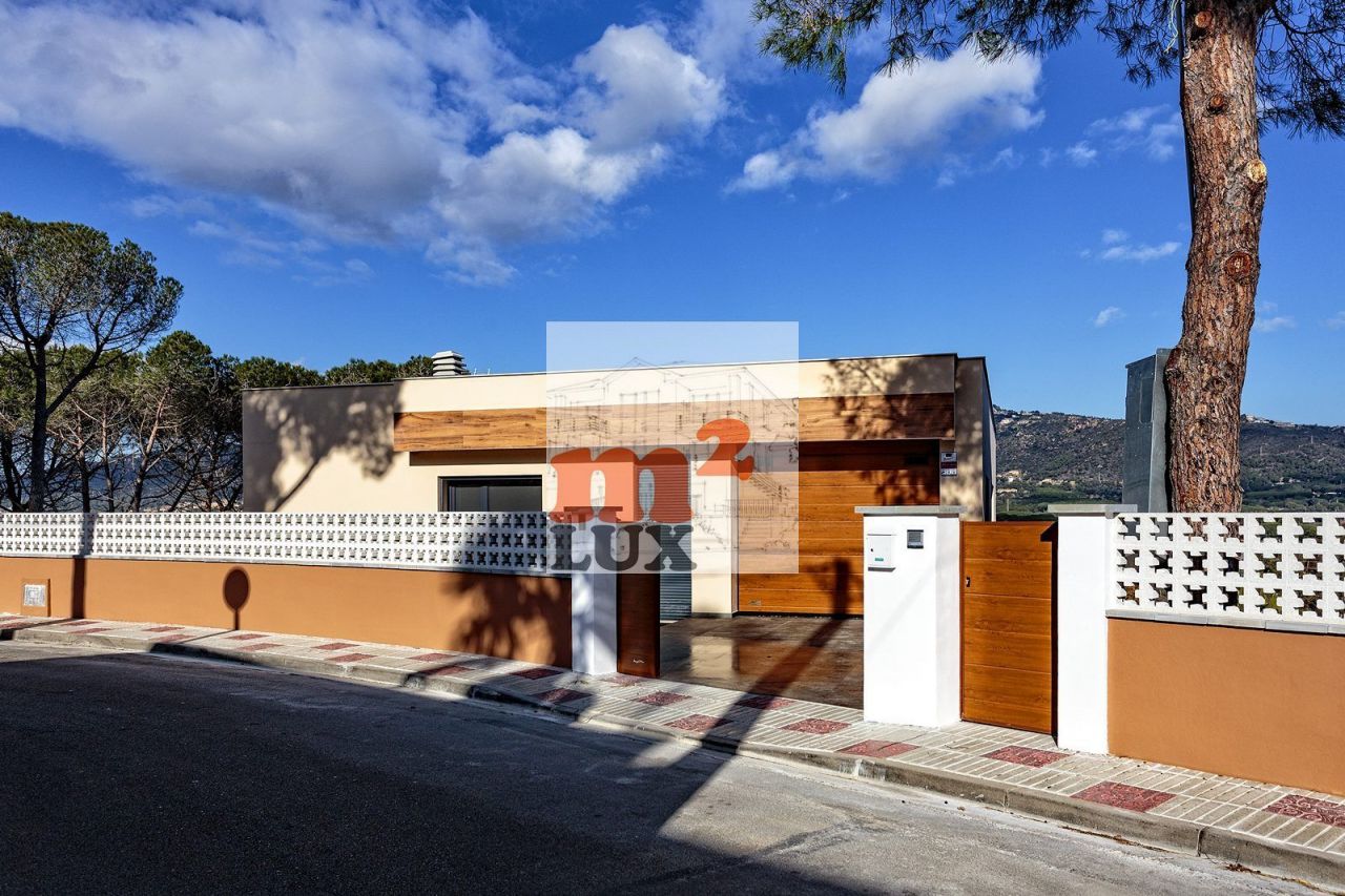 Дом в Плайя де Аро, Испания, 242 м2 - фото 1