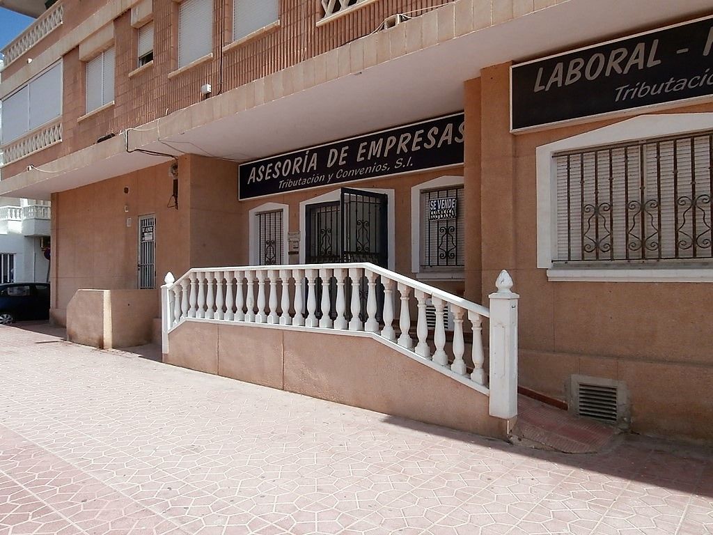Магазин в Торревьехе, Испания, 166 м2 - фото 1