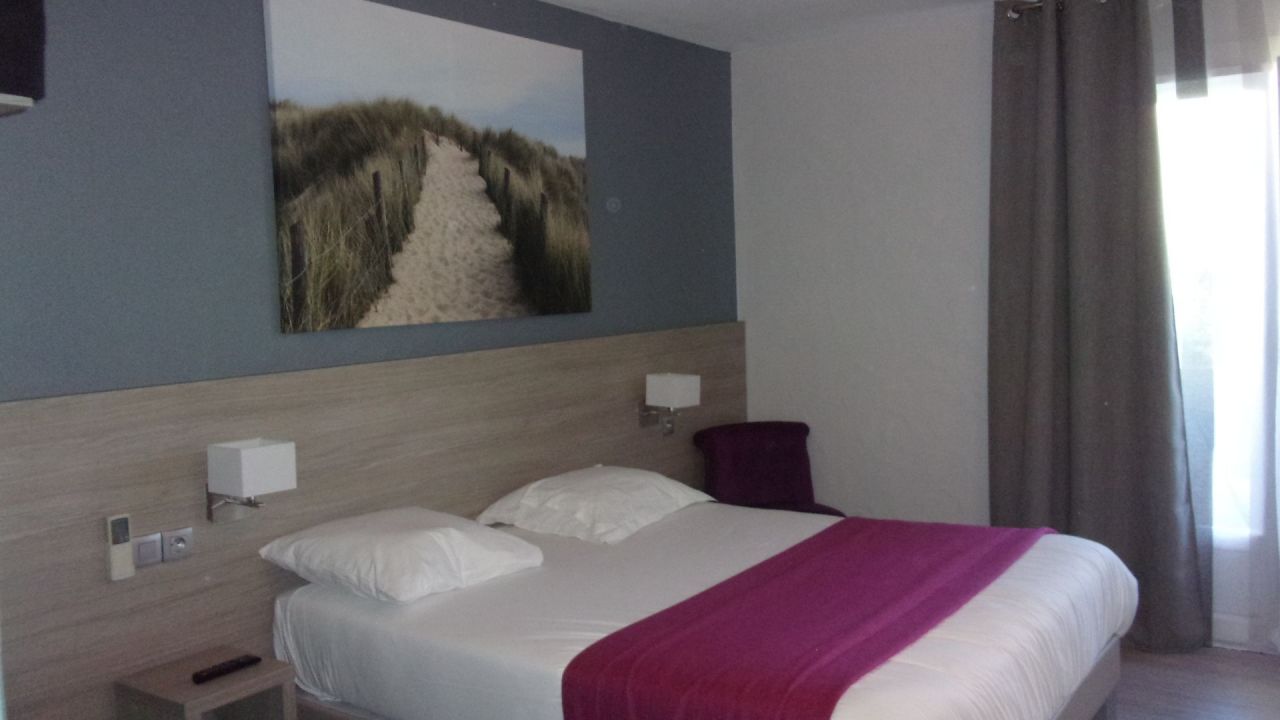 Отель, гостиница во Фрежюсе, Франция, 1 255 м2 - фото 1