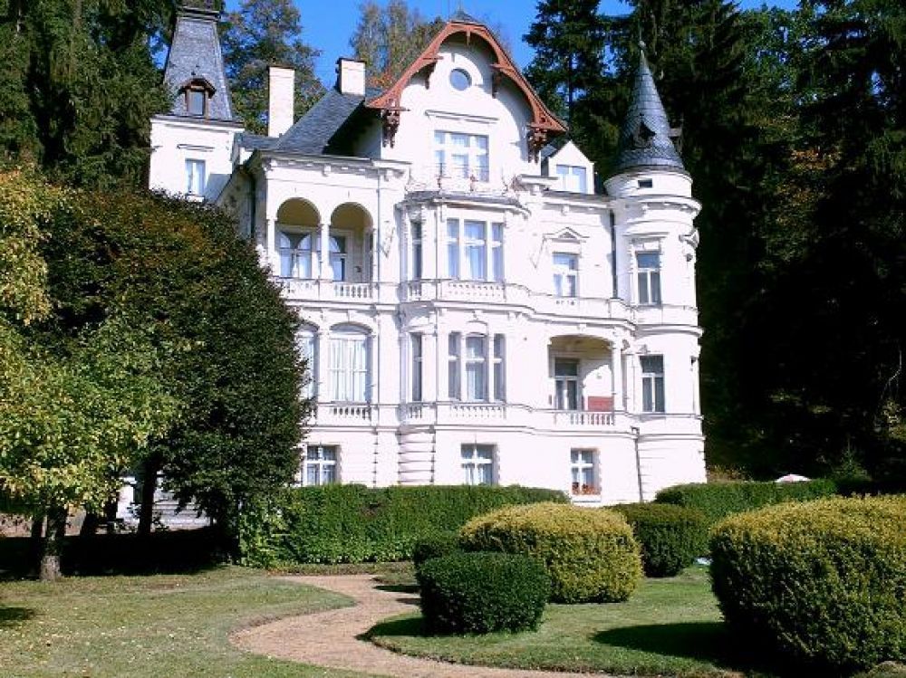 Дом в Карловых Варах, Чехия, 1 500 м2 - фото 1