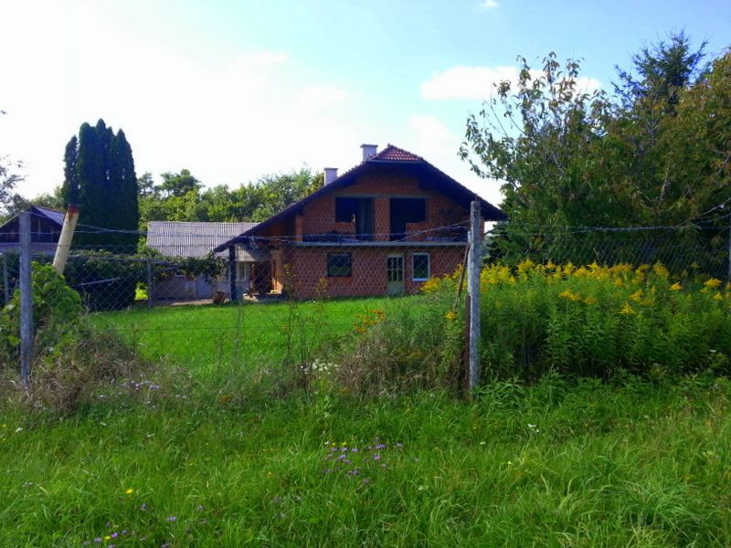 Ферма в Медводе, Словения, 32 522 м2 - фото 1
