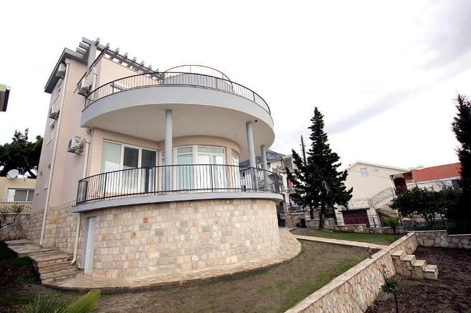 Дом в Баре, Черногория, 320 м2 - фото 1