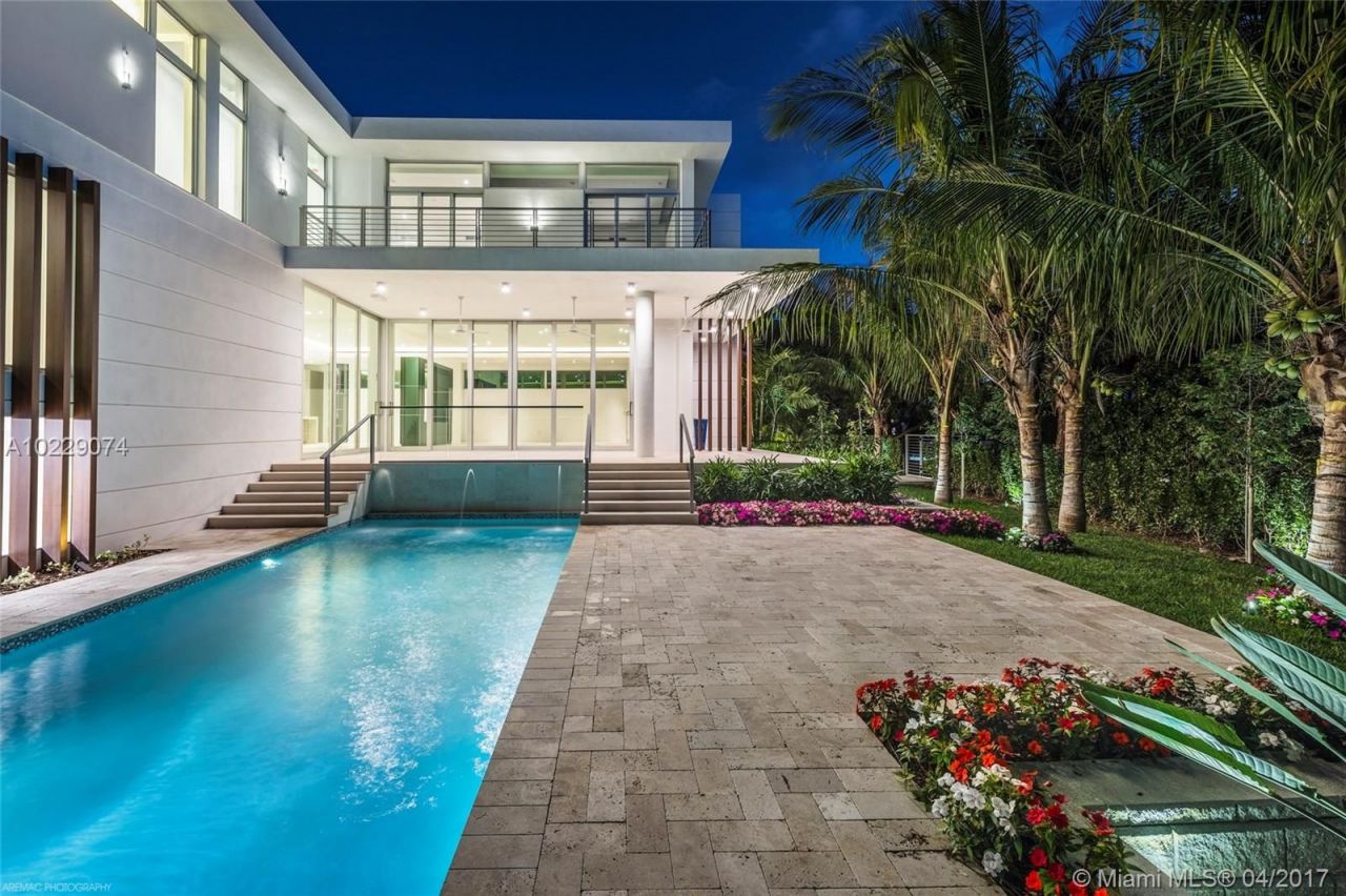 Дом в Майами, США, 450 м2 - фото 1