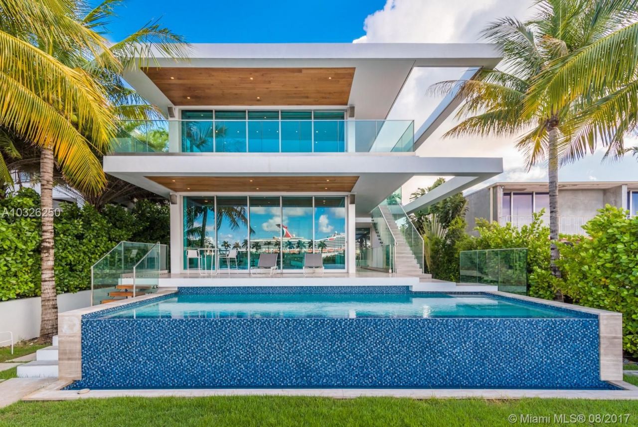 Дом в Майами, США, 580 м2 - фото 1