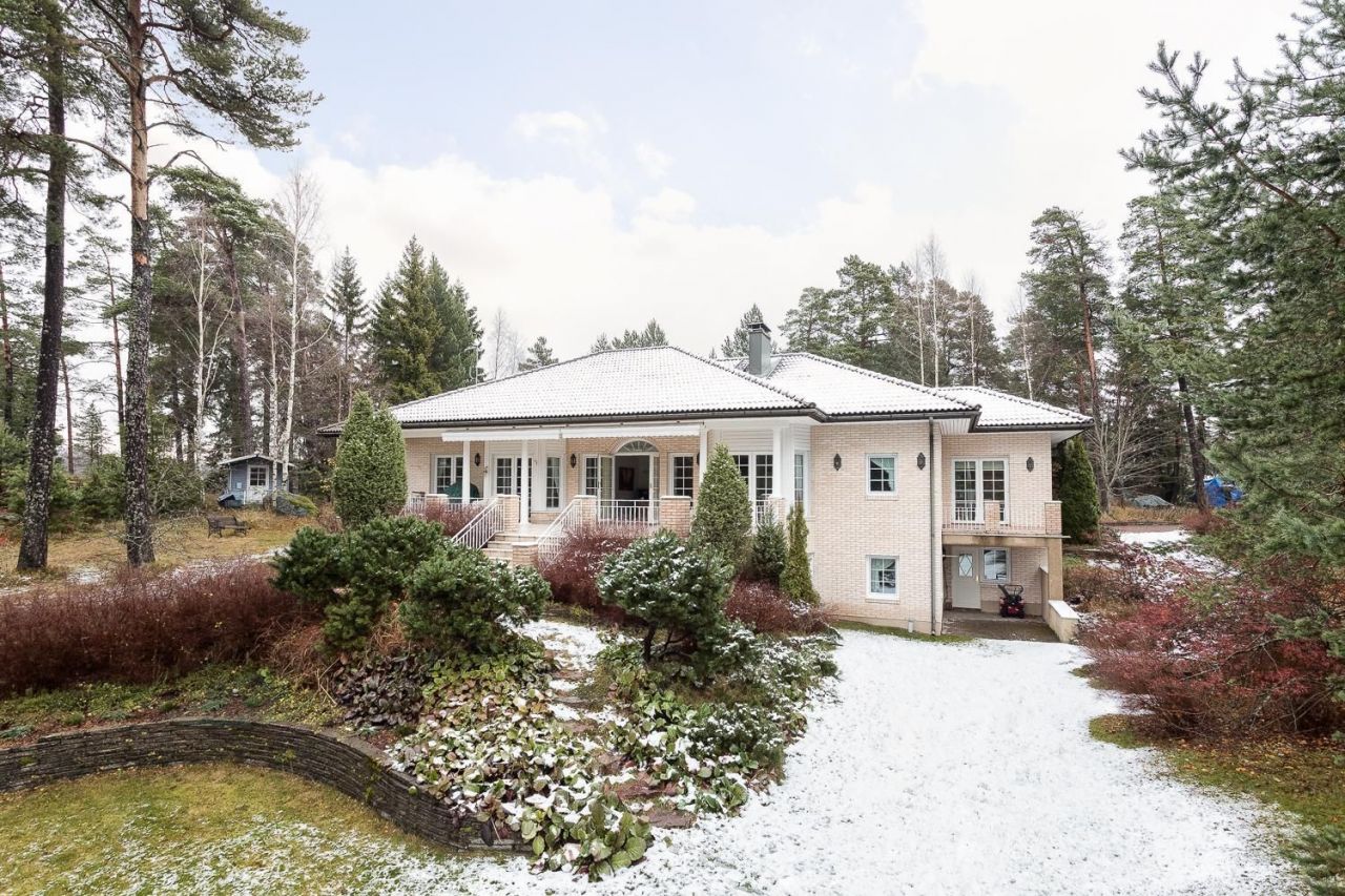 Дом в Эспоо, Финляндия, 390 м2 - фото 1