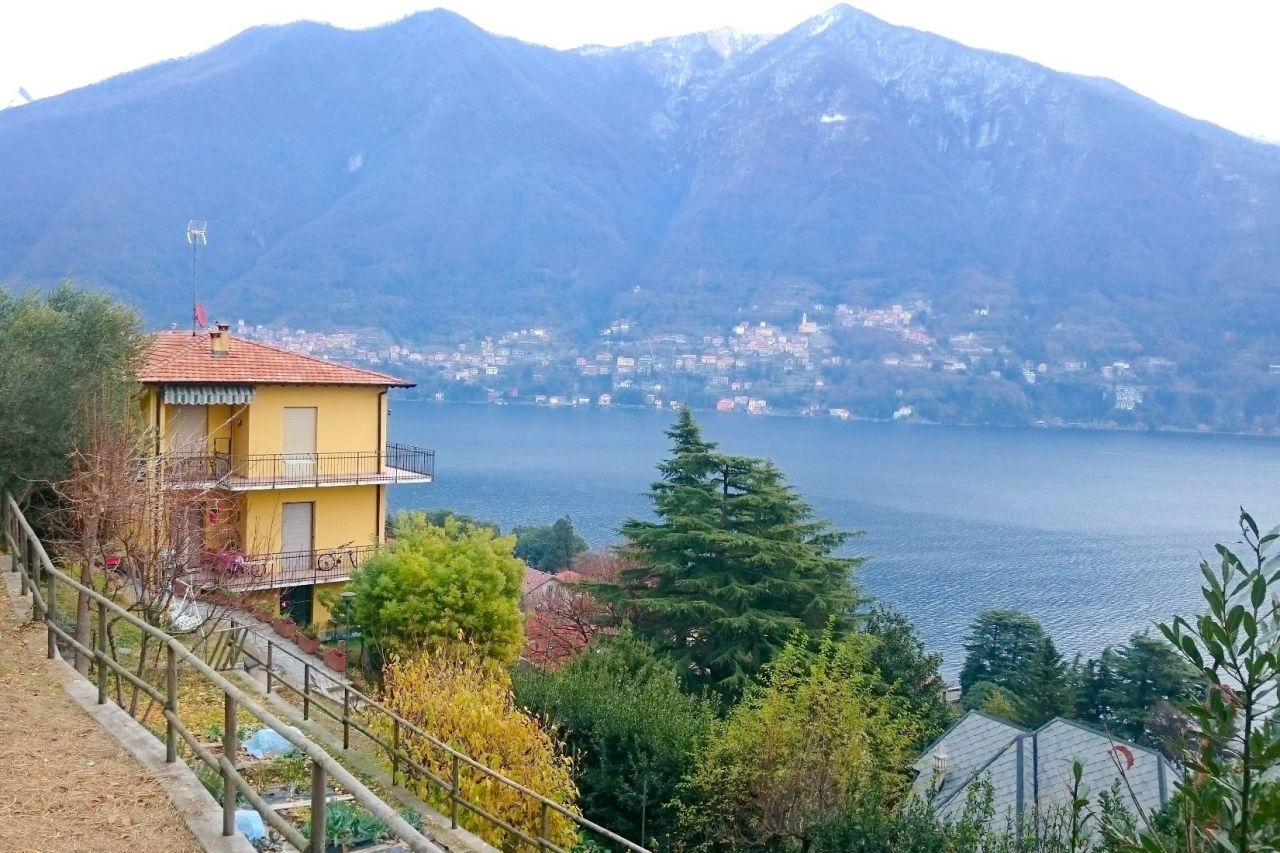 Квартира у озера Комо, Италия, 130 м2 - фото 1