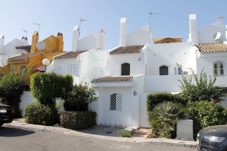 Дом в Пуэрто-Банусе, Испания, 189 м2 - фото 1