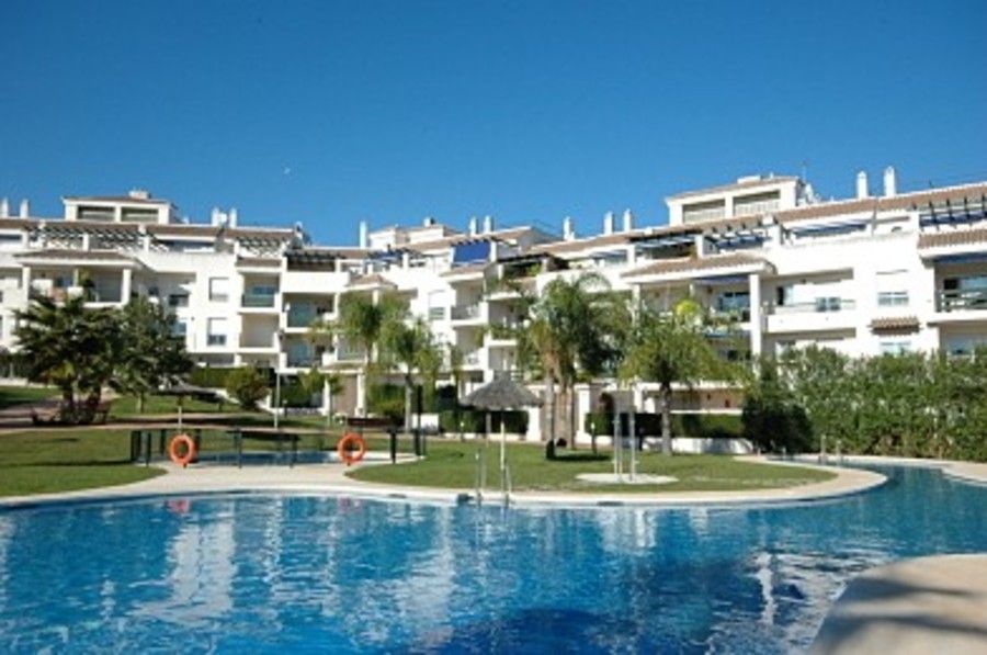 Апартаменты в Пуэрто-Банусе, Испания, 105 м2 - фото 1