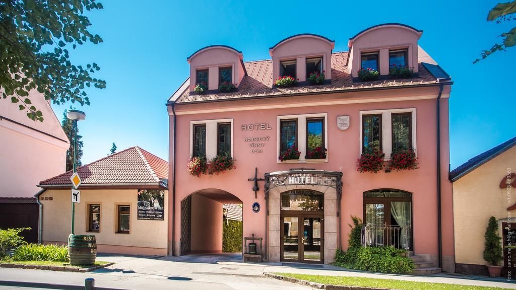 Отель, гостиница в Бойнице, Словакия, 1 026 м2 - фото 1