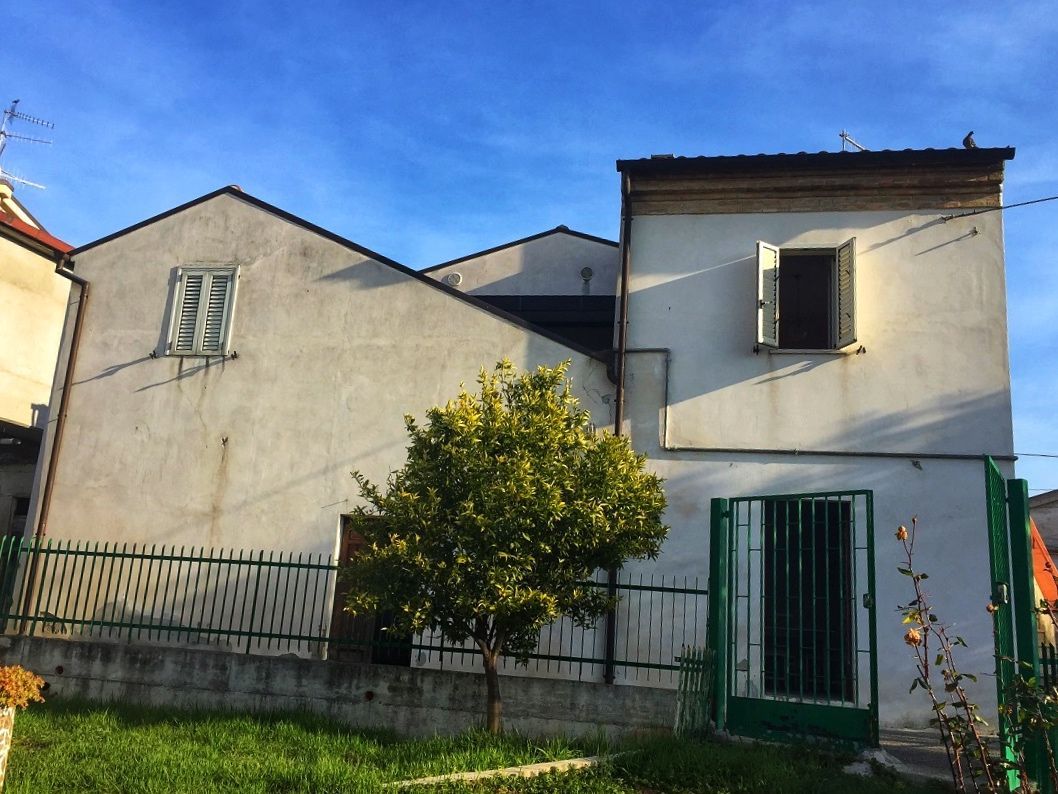 Дом в Коллекорвино, Италия, 125 м2 - фото 1