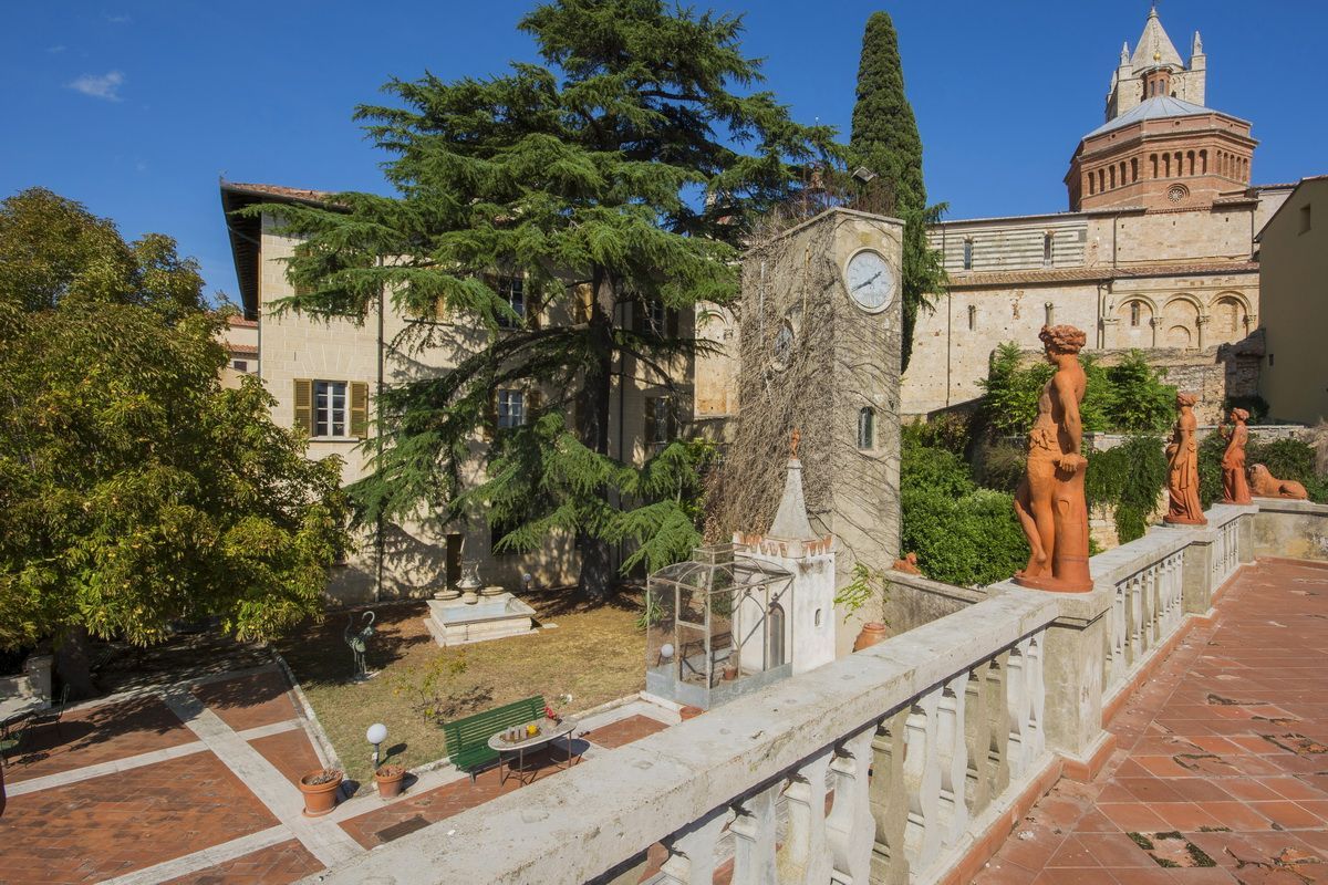Замок в Массе, Италия, 1 873 м2 - фото 1