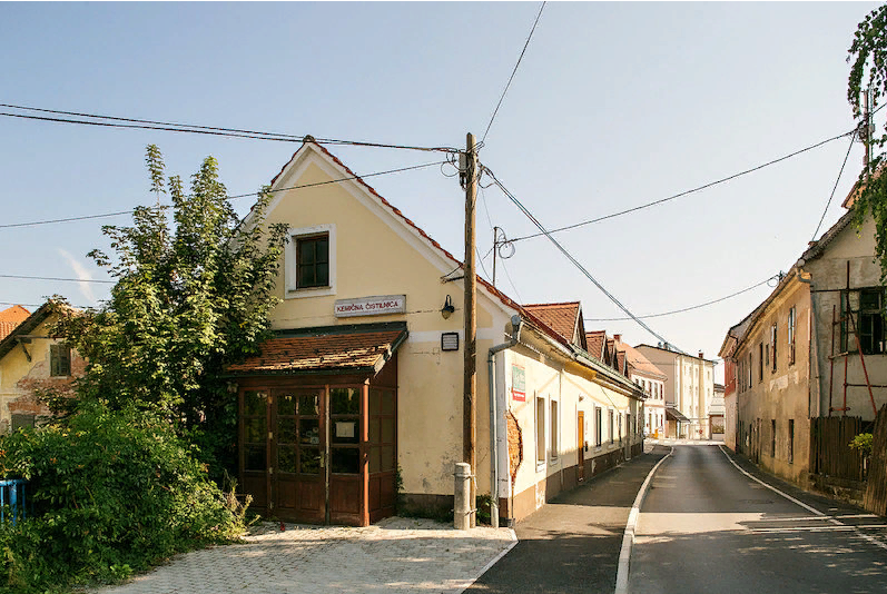 Коммерческая недвижимость в Словенска-Бистрице, Словения, 50 м2 - фото 1