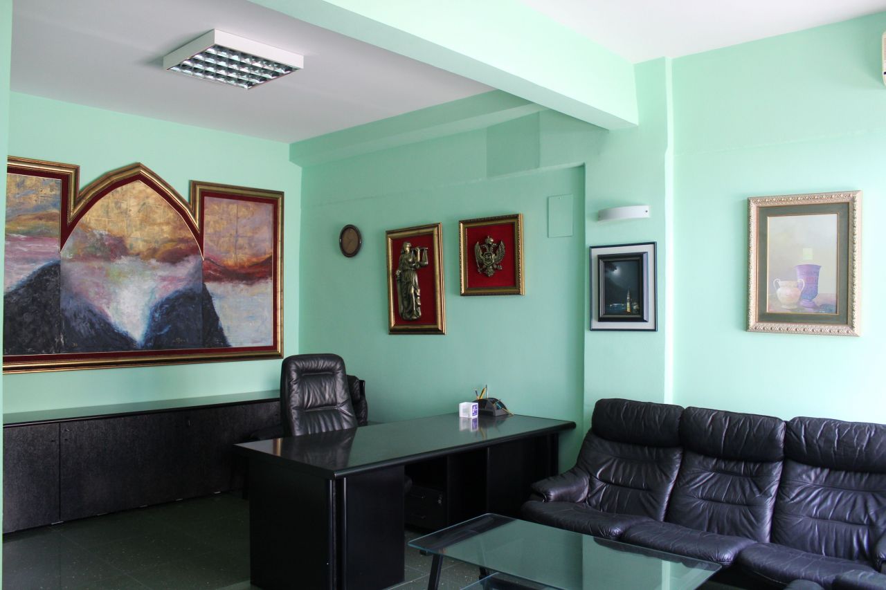 Офис в Будве, Черногория, 28 м2 - фото 1