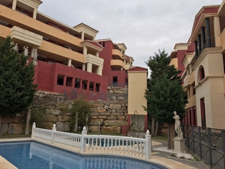 Апартаменты в Ла-Линеа-де-ла-Консепсьоне, Испания, 70 м2 - фото 1